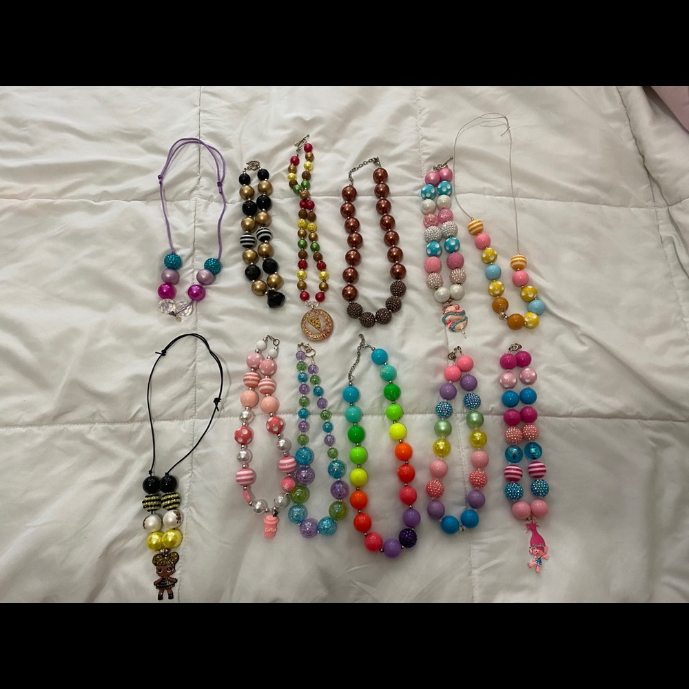 12 chunky bubblegum necklaces, so cute!